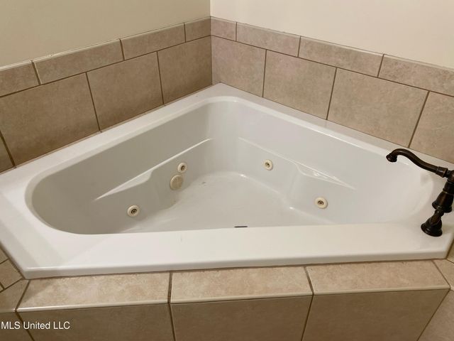 3808 Acadian Village Drive, Ocean Springs, MS 39564