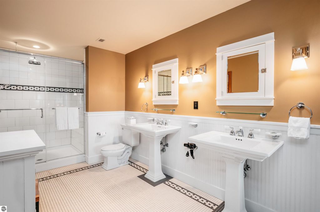 Image 14 of property listing at 2035 N US-31 N # 105, Traverse City, MI 49686