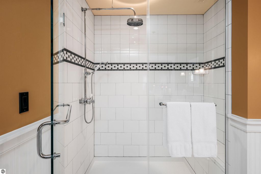 Image 16 of property listing at 2035 N US-31 N # 105, Traverse City, MI 49686