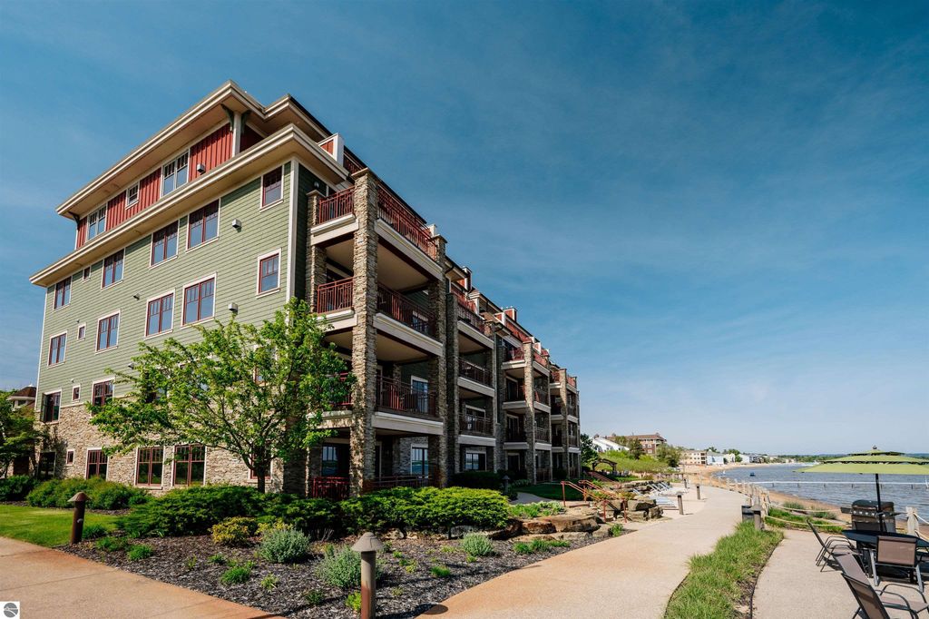 Image 34 of property listing at 2035 N US-31 N # 105, Traverse City, MI 49686