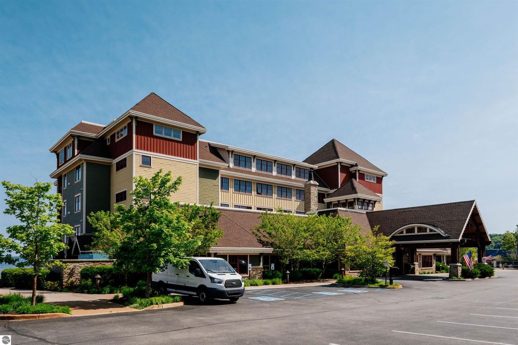 Image 38 of property listing at 2035 N US-31 N # 105, Traverse City, MI 49686