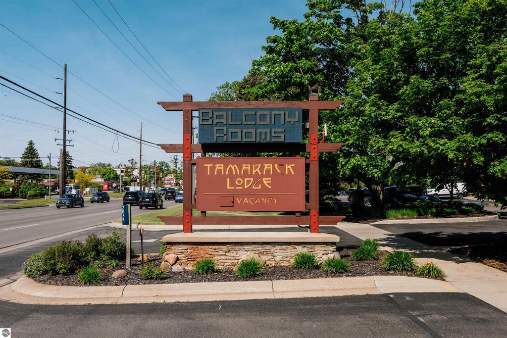 Image 41 of property listing at 2035 N US-31 N # 105, Traverse City, MI 49686