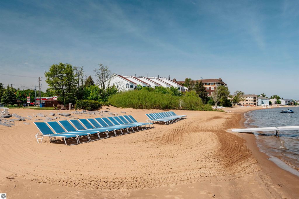 Image 43 of property listing at 2035 N US-31 N # 105, Traverse City, MI 49686