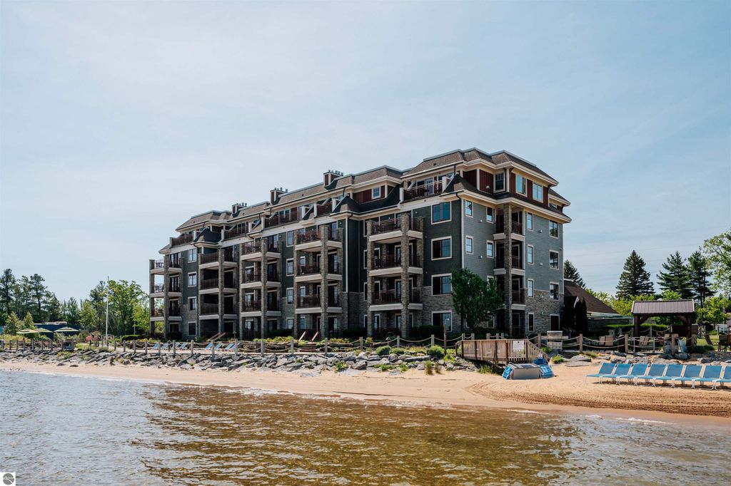 Image 46 of property listing at 2035 N US-31 N # 105, Traverse City, MI 49686