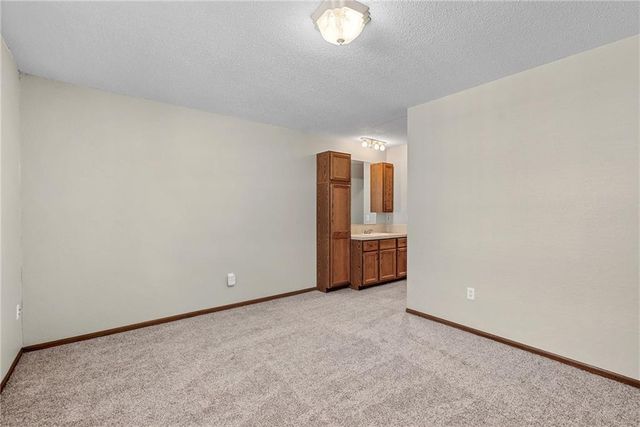 11327 W 77TH Terrace, Shawnee, KS 66214