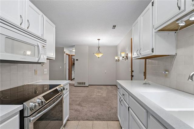 11327 W 77TH Terrace, Shawnee, KS 66214