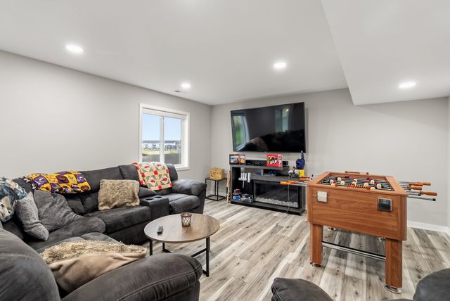 335 NW Horan Court, Waukee, IA 50263