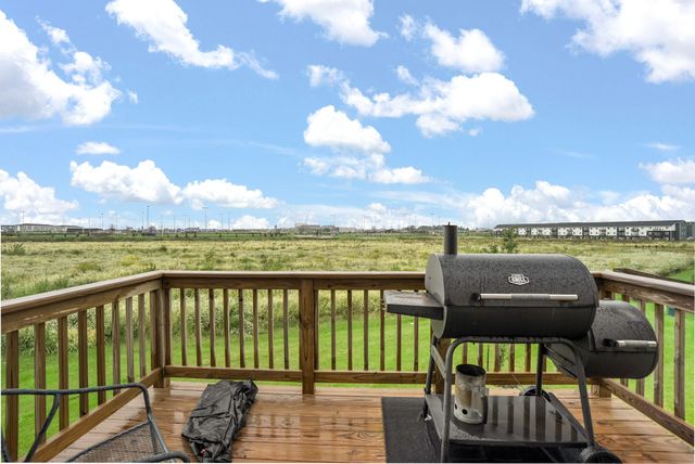 335 NW Horan Court, Waukee, IA 50263