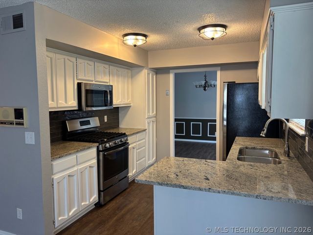 9317 S 94th East Avenue, Tulsa, OK 74133