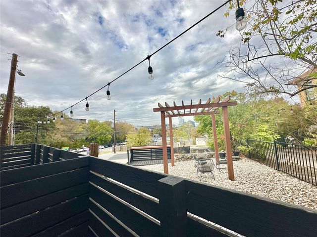 201 Academy DR 104, Austin, TX 78704