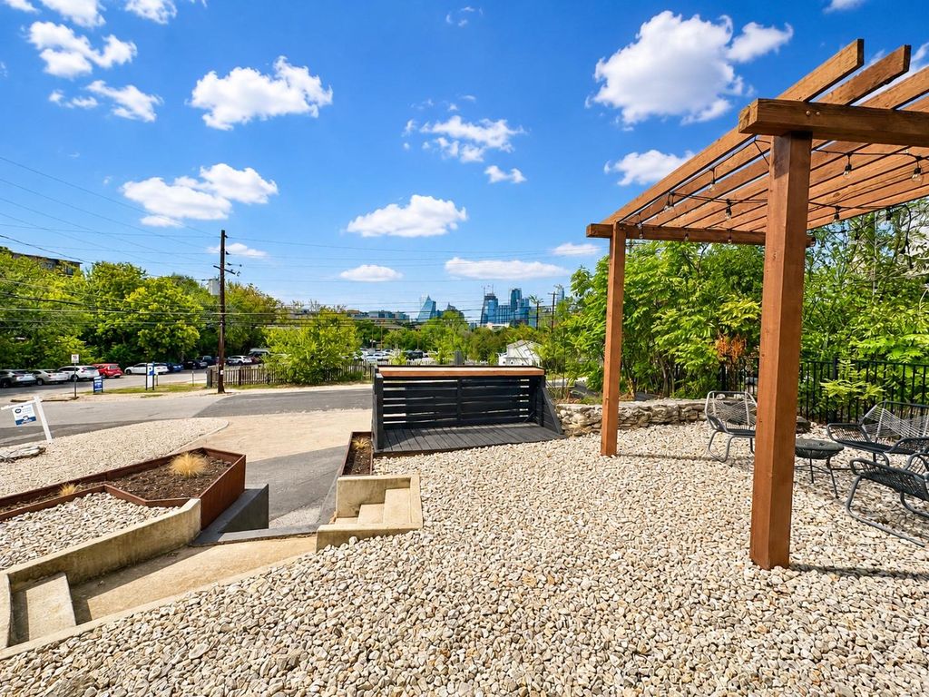 201 Academy DR 104, Austin, TX 78704