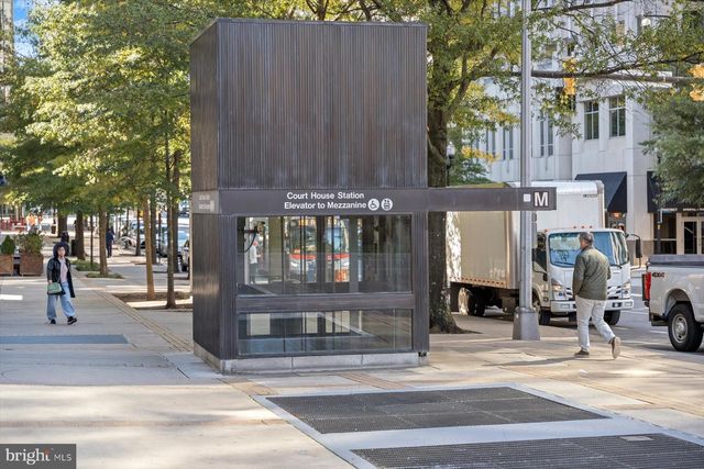 2239 FAIRFAX DR N, Arlington, VA 22201