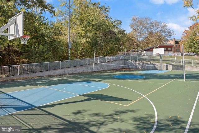 2239 FAIRFAX DR N, Arlington, VA 22201