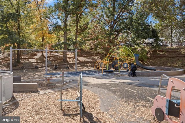 2239 FAIRFAX DR N, Arlington, VA 22201