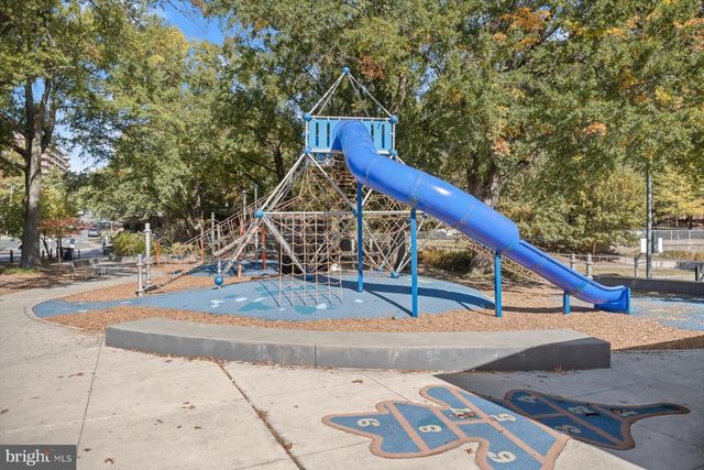 2239 FAIRFAX DR N, Arlington, VA 22201