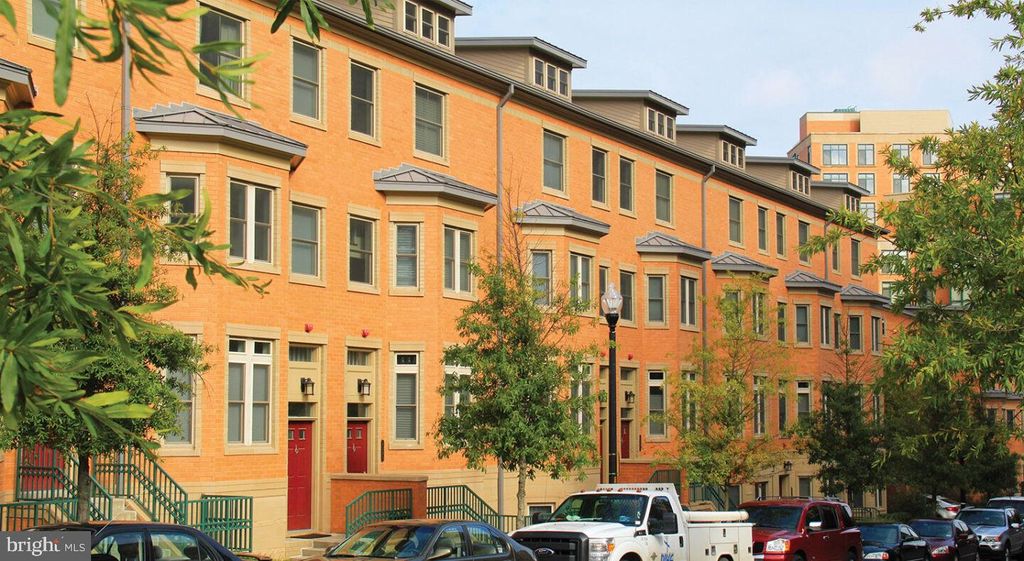 2239 FAIRFAX DR N, Arlington, VA 22201