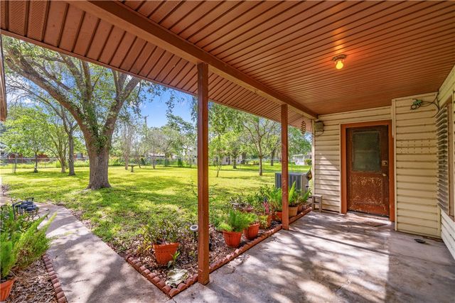 749 W Wildwood Dr, Corpus Christi, TX 78410