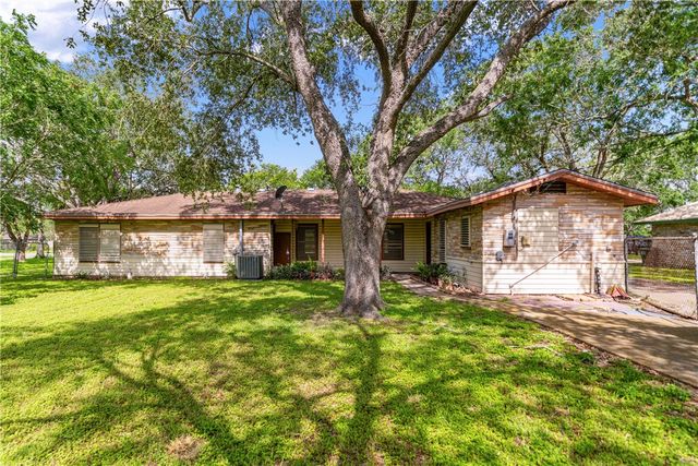 749 W Wildwood Dr, Corpus Christi, TX 78410
