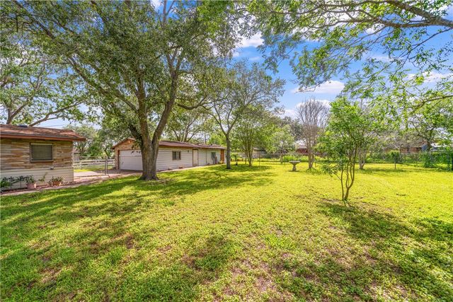 749 W Wildwood Dr, Corpus Christi, TX 78410