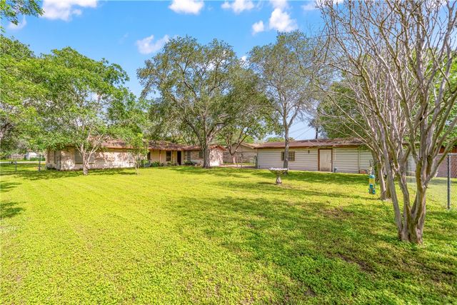 749 W Wildwood Dr, Corpus Christi, TX 78410