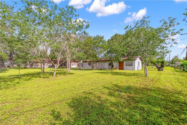 749 W Wildwood Dr, Corpus Christi, TX 78410