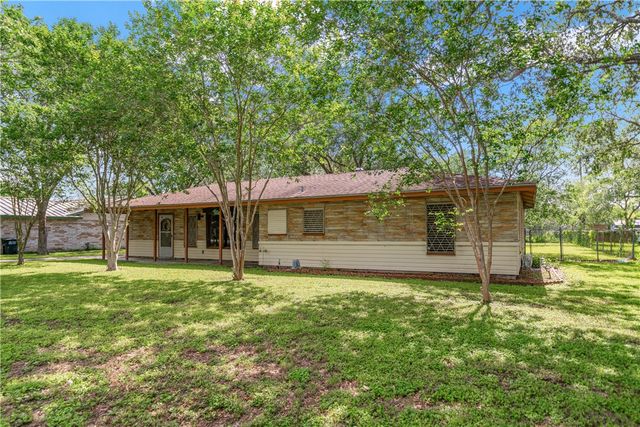 749 W Wildwood Dr, Corpus Christi, TX 78410