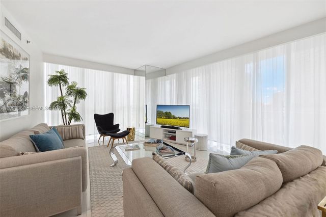 465 Brickell Ave 701, Miami, FL 33131