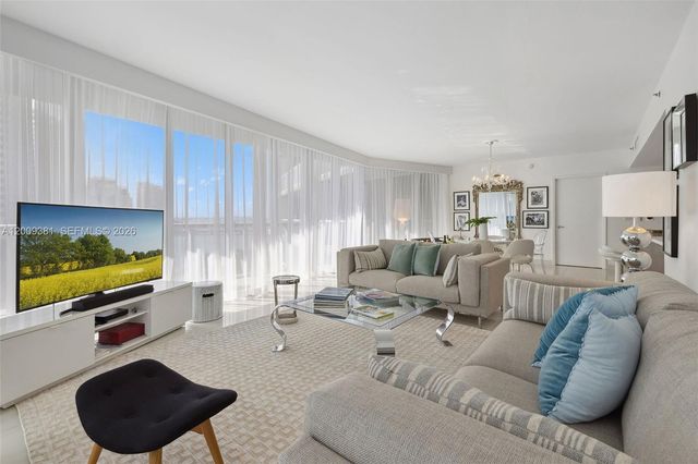 465 Brickell Ave 701, Miami, FL 33131