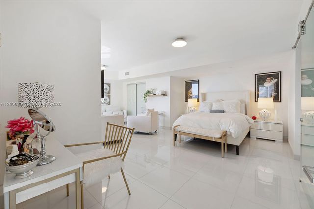 465 Brickell Ave 701, Miami, FL 33131