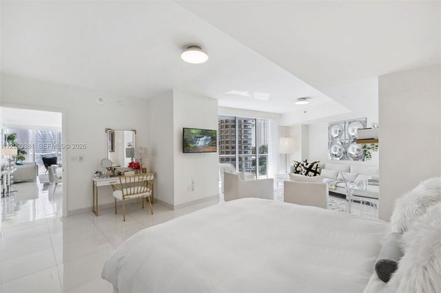 465 Brickell Ave 701, Miami, FL 33131