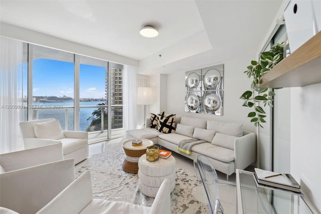 465 Brickell Ave 701, Miami, FL 33131