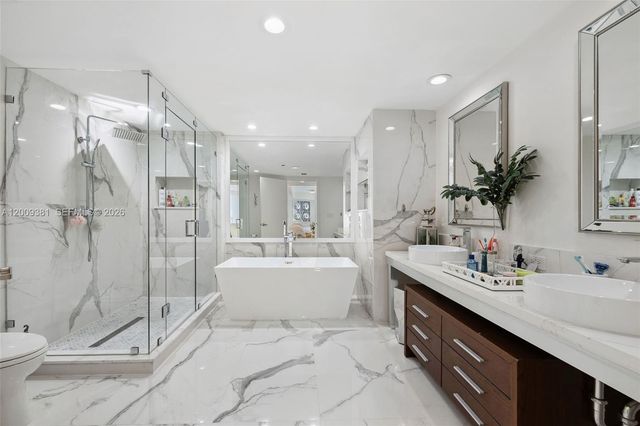 465 Brickell Ave 701, Miami, FL 33131