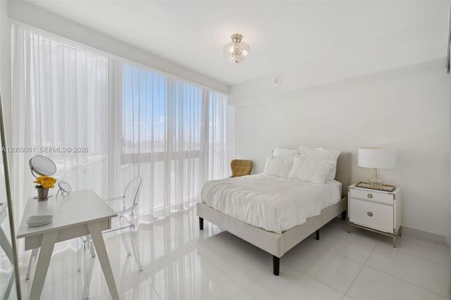 465 Brickell Ave 701, Miami, FL 33131