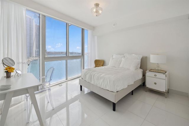 465 Brickell Ave 701, Miami, FL 33131