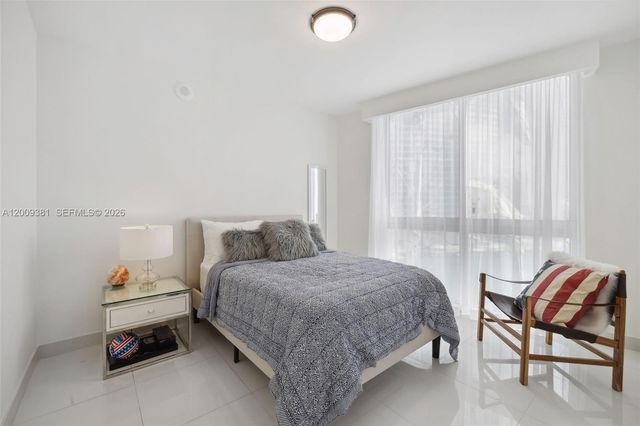 465 Brickell Ave 701, Miami, FL 33131