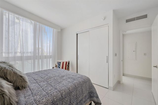 465 Brickell Ave 701, Miami, FL 33131