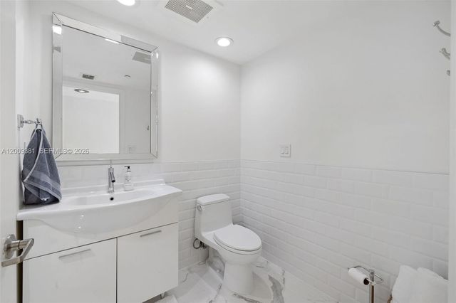 465 Brickell Ave 701, Miami, FL 33131