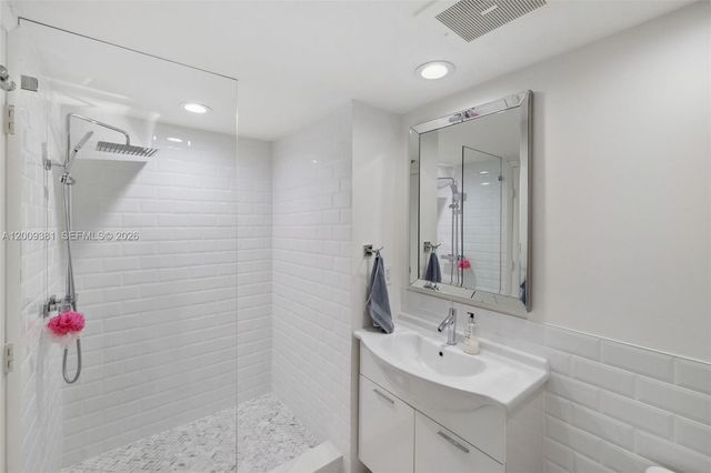 465 Brickell Ave 701, Miami, FL 33131