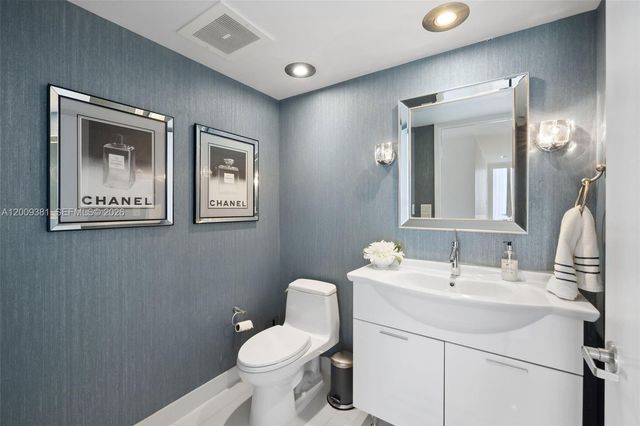 465 Brickell Ave 701, Miami, FL 33131