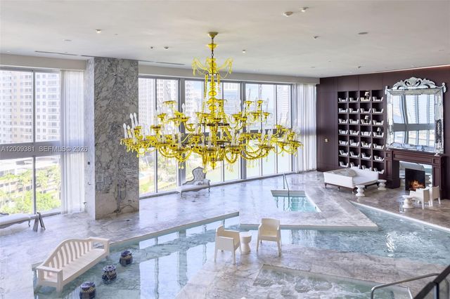 465 Brickell Ave 701, Miami, FL 33131