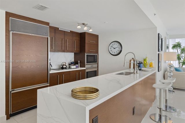 465 Brickell Ave 701, Miami, FL 33131