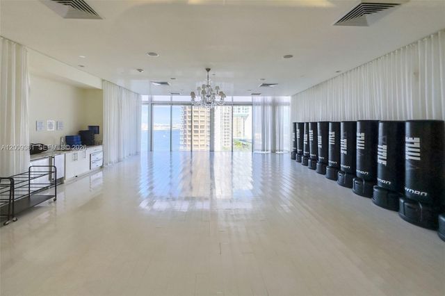 465 Brickell Ave 701, Miami, FL 33131