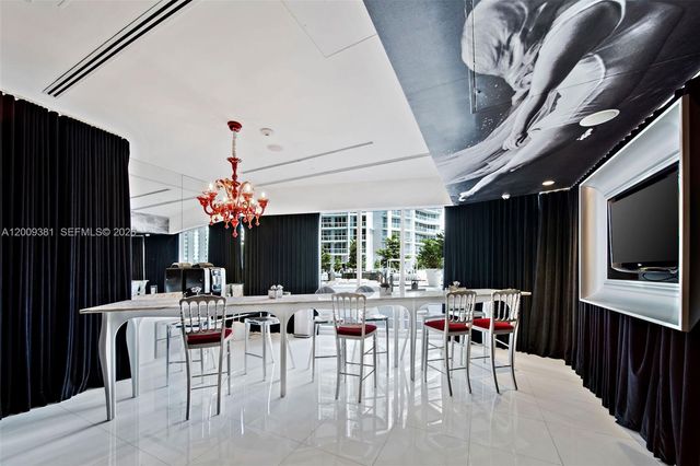 465 Brickell Ave 701, Miami, FL 33131