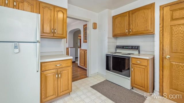 413 S 19th Street, Escanaba, MI 49829