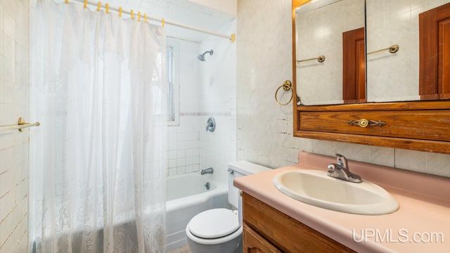 413 S 19th Street, Escanaba, MI 49829