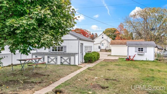 413 S 19th Street, Escanaba, MI 49829