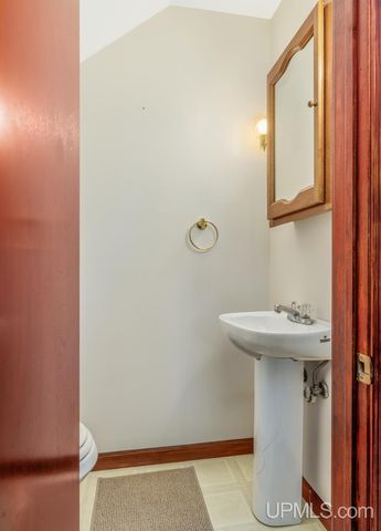 413 S 19th Street, Escanaba, MI 49829