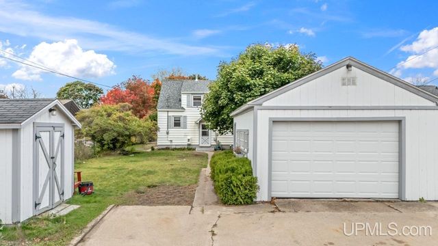 413 S 19th Street, Escanaba, MI 49829