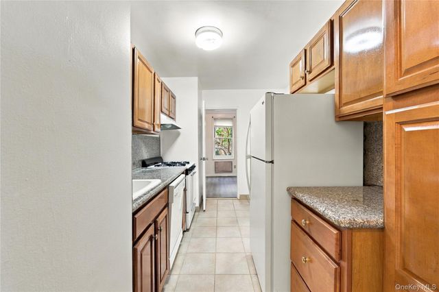142-05 Roosevelt Avenue 206, Flushing, NY 11354