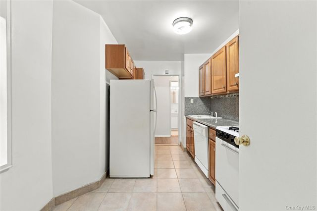 142-05 Roosevelt Avenue 206, Flushing, NY 11354